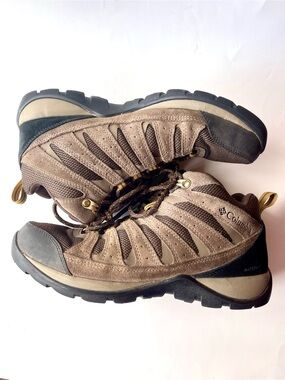 Columbia Redmond V2 Mid Waterproof Hiking Boot - Size 9